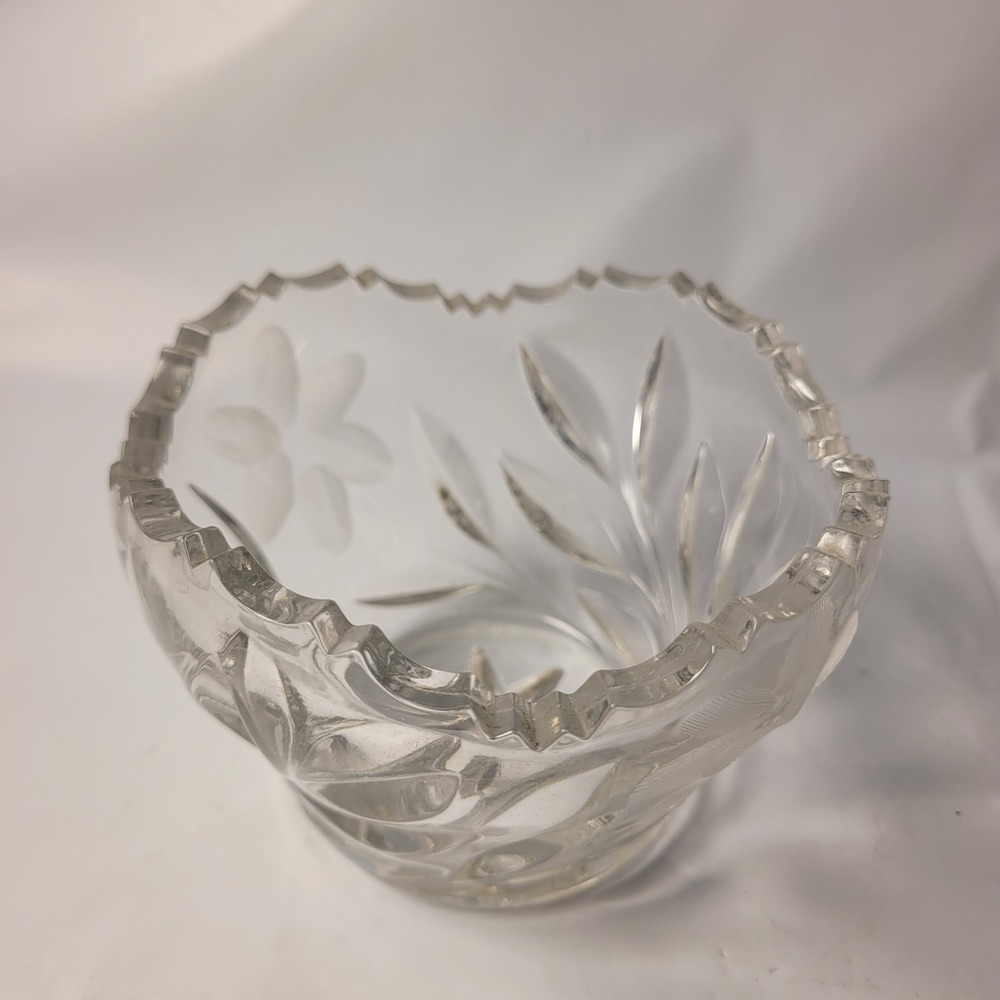 Rare Crystal Small Bowl Clear Etched Floral Starburst Scalloped Glass Rim 4 3in